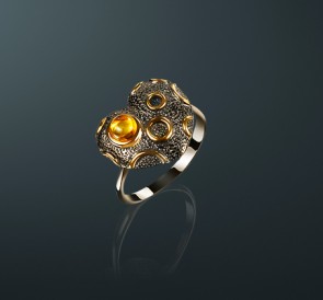 Кольцо с янтарем янтарь к-71131090: золотистый жемчуг, серебро 925°
