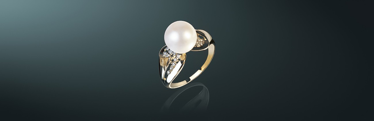 Кольцо с белым пресноводным жемчугом класса ААА (высший): золото 585˚, бриллианты, государственное пробирное клеймо. к-110882б