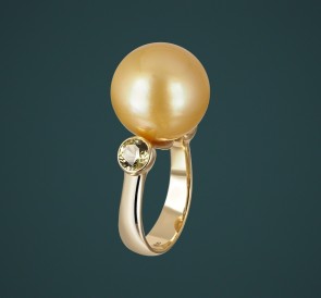 Золотое кольцо с жемчугом 8474: золотистый морской жемчуг, золото 585°